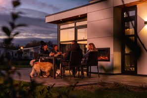 Outdoor dining - Loosdrecht Water Villa (Nieuw-Loosdrecht)