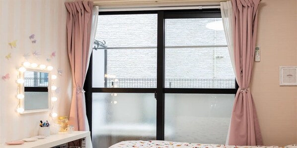 Basic Triple Room | Individually decorated, individually furnished, desk, free WiFi - Rose Park Nibankan (Funabashi)