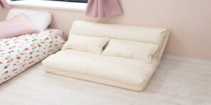 Basic-Dreibettzimmer | Individuell dekoriert, individuell eingerichtet, Schreibtisch