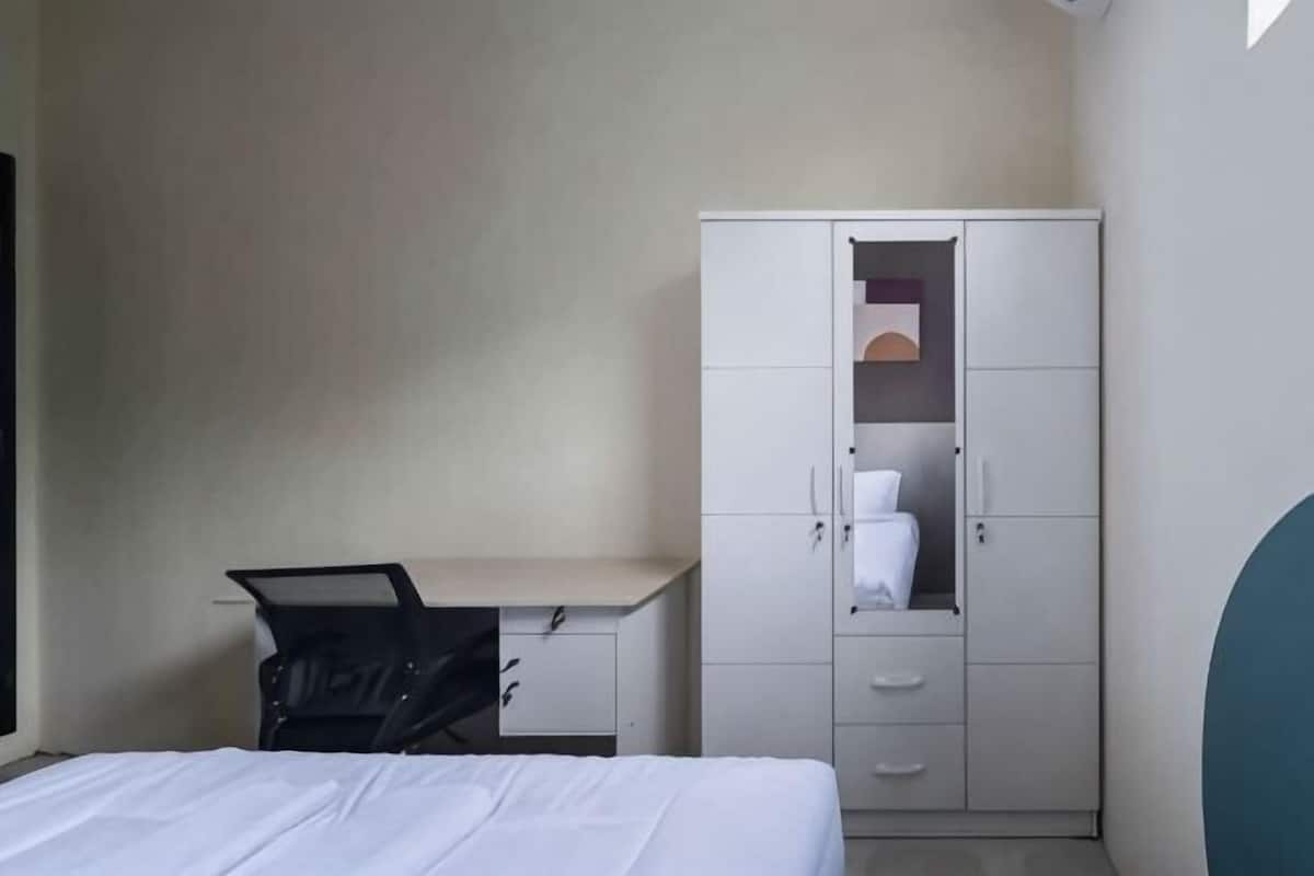 1 bedroom, desk, free WiFi, bed sheets