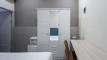 1 bedroom, desk, free WiFi, bed sheets