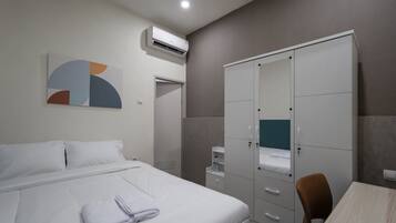 1 bedroom, desk, free WiFi, bed sheets
