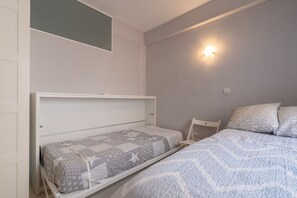 2 chambres, fer et planche à repasser, Wi-Fi, draps fournis