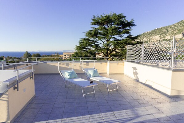 Honeymoon Room | Terrace/patio - Summer Colors rooms & apartments (Meta)