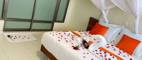 Desk, laptop workspace, free WiFi, bed sheets