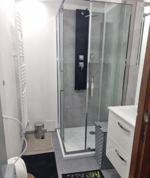 Douche, séchoir à cheveux