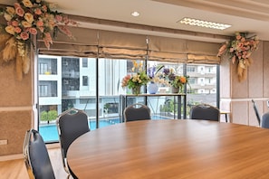 Meeting facility