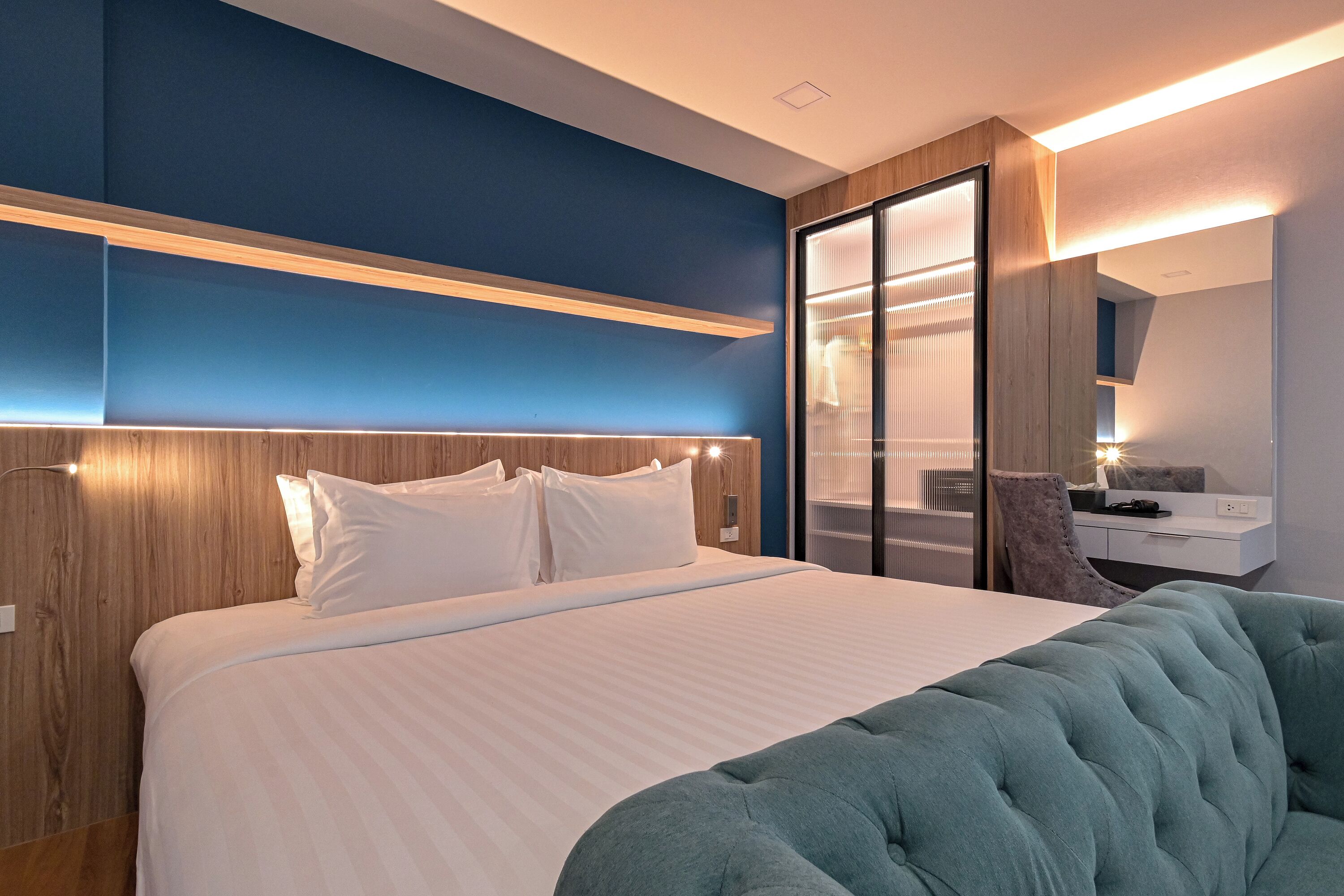 Premier Double Room | Minibar, in-room safe, desk, free WiFi