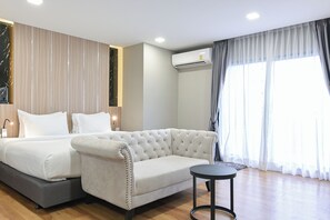 Minibar, in-room safe, desk, free WiFi - Shewin de Bangkok (Bangkok)