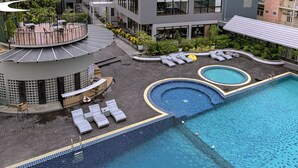 A rooftop pool area with lounge chairs, a small pool, and a covered seating area. - Shewin de Bangkok (Bangkok)
