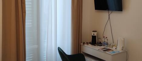 Coffres-forts dans les chambres, ameublement personnalisé, bureau