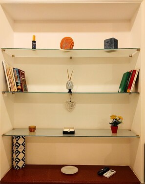 Coffres-forts dans les chambres, ameublement personnalisé, bureau