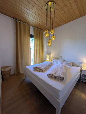 2 bedrooms, bed sheets