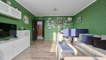 Apartment, 1 Bedroom, Balcony | Living room