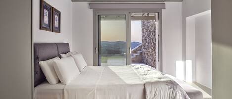 5 bedrooms, iron/ironing board