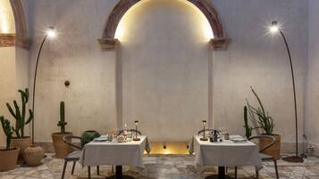 Tempat makan di kawasan terbuka