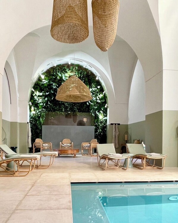 Couples treatment room(s), sauna, hot tub, steam room, body treatments