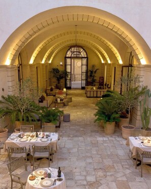 Alfresco dining - Palazzo Tafuri Boutique Hotel (Nardò)