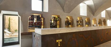 Bar (trong khuôn viên)