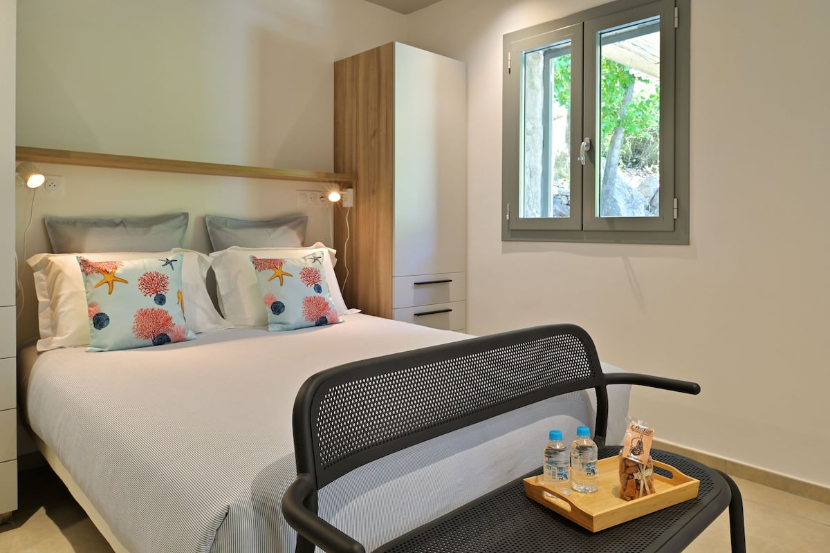 Traditional House | 2 bedrooms, premium bedding, Tempur-Pedic beds, in-room safe