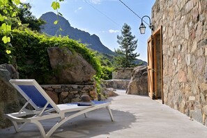 Vista frontal de la propiedad