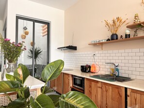 Mini-fridge, microwave, coffee/tea maker, electric kettle - Hoi An Pinus Boutique (Da Nang)