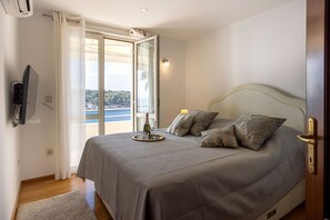 7 bedrooms, in-room safe, iron/ironing board, travel cot - 7 Bedroom Villa Sí with Private Sea Access (Dubrovnik)