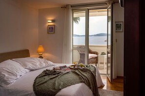 7 slaapkamers, een kluis op de kamer, een strijkplank/strijkijzer