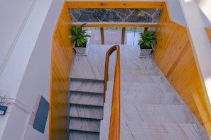 Staircase - Roamers Inn - Hostel (Pokhara)