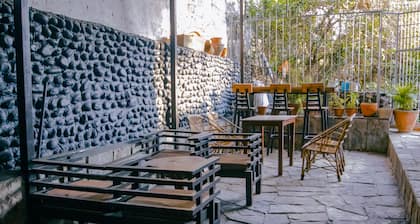 Roamers Inn - Hostel