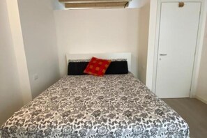 1 bedroom, iron/ironing board, free WiFi, bed sheets - Casa da Raquel (Lecco)