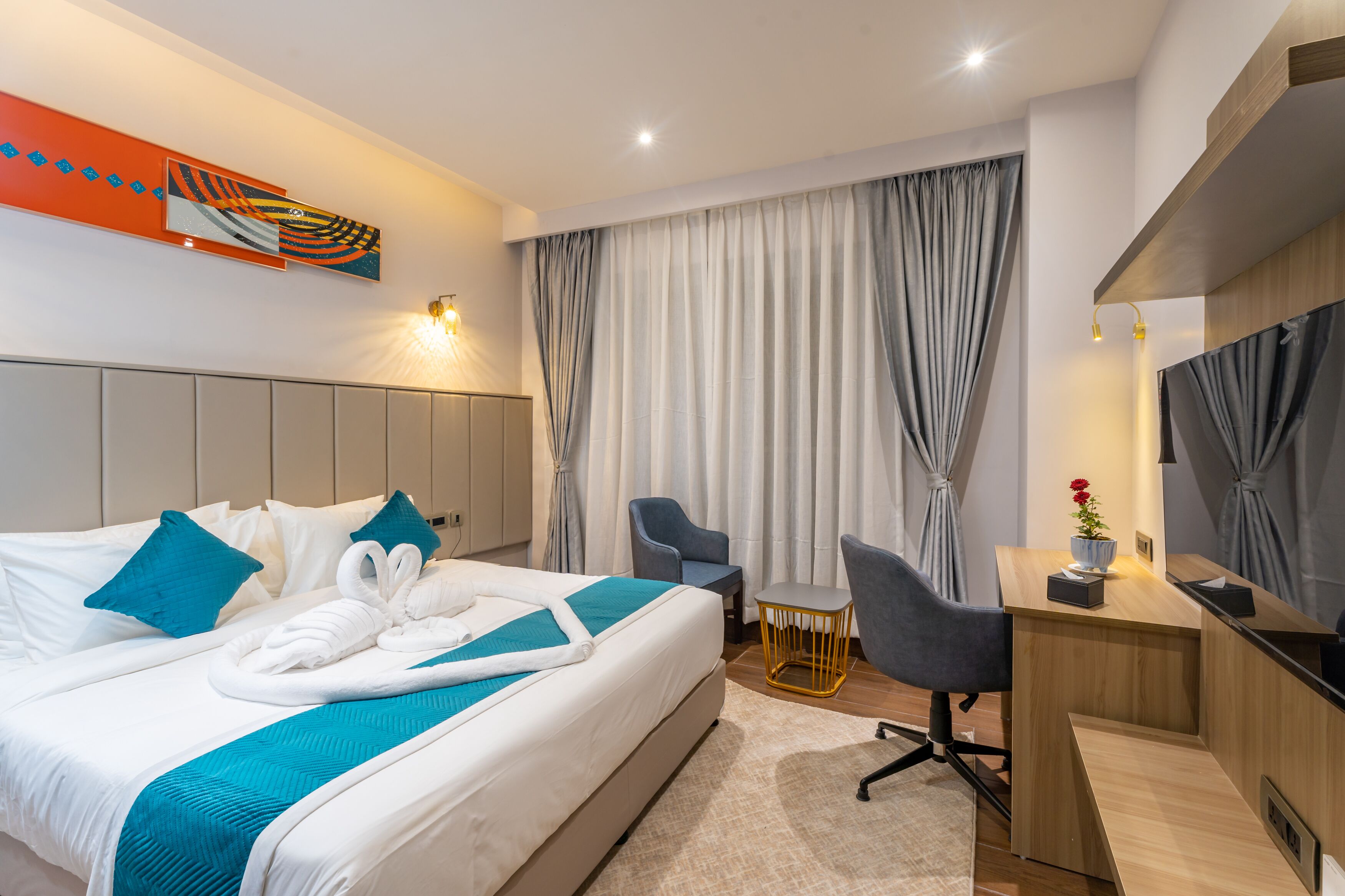 Deluxe kamer, 1 slaapkamer, uitzicht op bergen | Hypoallergeen beddengoed, een minibar, een kluis op de kamer, een bureau