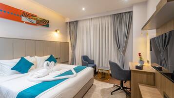 Deluxe kamer, 1 slaapkamer, uitzicht op bergen | Hypoallergeen beddengoed, een minibar, een kluis op de kamer, een bureau