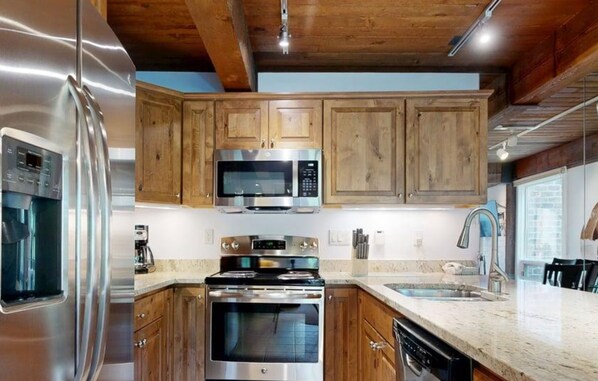 ثلاجة، ميكروويف، فرن، موقد طهي مسطح