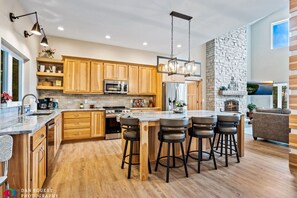 Fridge, microwave, oven, stovetop - Northern Door County Waterfront Home (Sturgeon Bay)