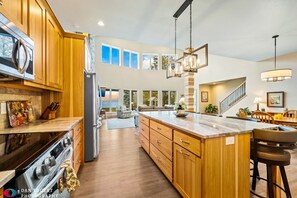 Fridge, microwave, oven, stovetop - Northern Door County Waterfront Home (Sturgeon Bay)