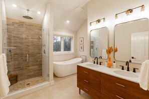 Hair dryer, towels - Beautiful Home in Stone Ridge (Stone Ridge)