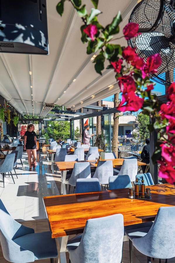 Restaurant - Hotel Joni (Ksamil)