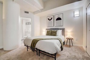 2 bedrooms, desk, iron/ironing board, WiFi - CozySuites - 2BR with Direct Skybridge Access #2 (Indianapolis)