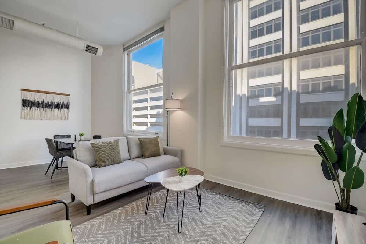 Televisor i oficines 