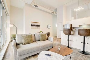 TV, offices - CozySuites 1BR with Direct Skybridge Access 1 (Indianapolis)