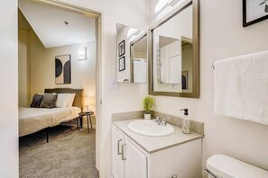 淋浴設備、風筒、提供毛巾