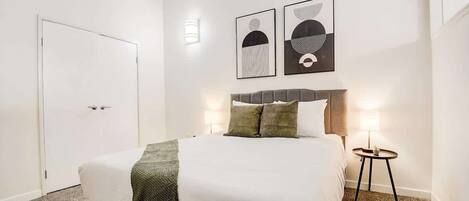 4 bedrooms, desk, iron/ironing board, WiFi