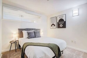 2 Schlafzimmer, Schreibtisch, Bügeleisen/Bügelbrett, WLAN