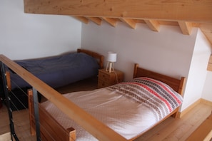 3 bedrooms, iron/ironing board, free WiFi