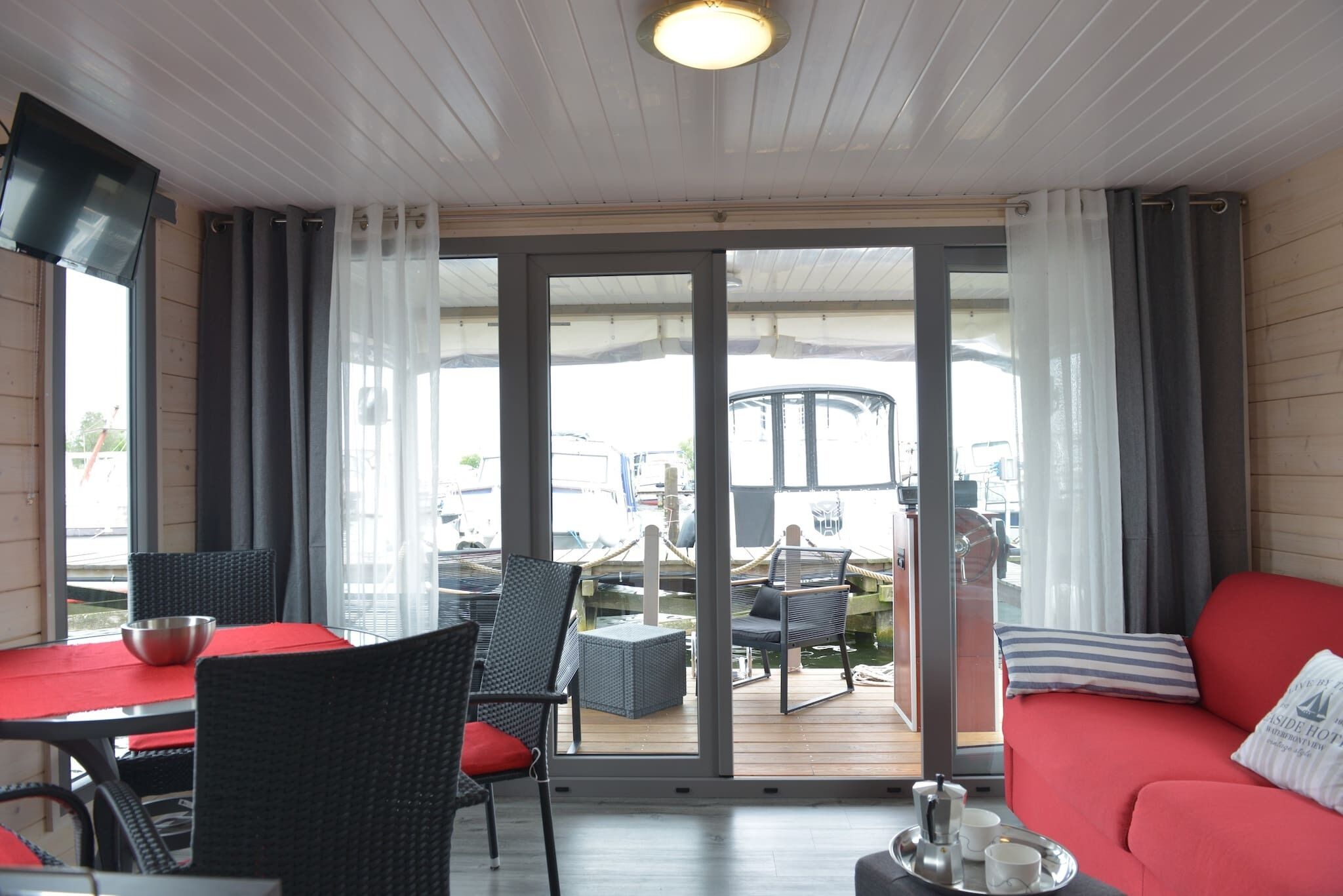 Appartement, 2 chambres, terrasse, vue ville | Coin séjour | Livres