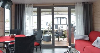 Time out on the Havel - Houseboat "nautikhus"