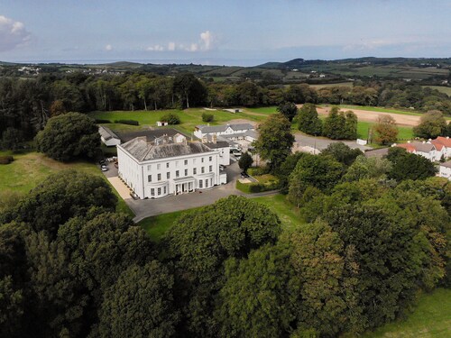 Kingsley suite, Luxury pet-friendly family apartment within a stately home