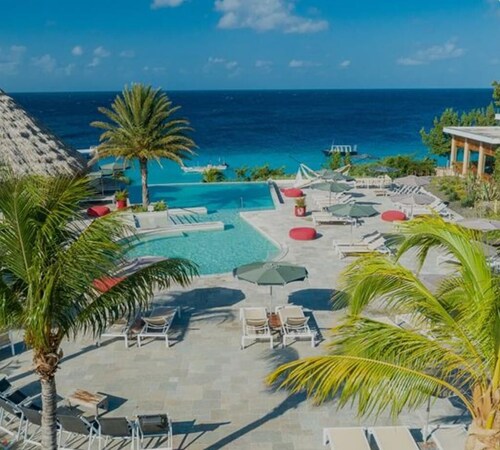 Ocean view vacation rental villa, private pool near beaches in Curaçao sleeps 4