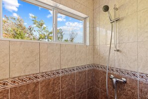 Shower, hair dryer, towels, soap - Ocean view vacation rental villa, private pool near beaches in Curaçao sleeps 4 (Sint Willibrordus)